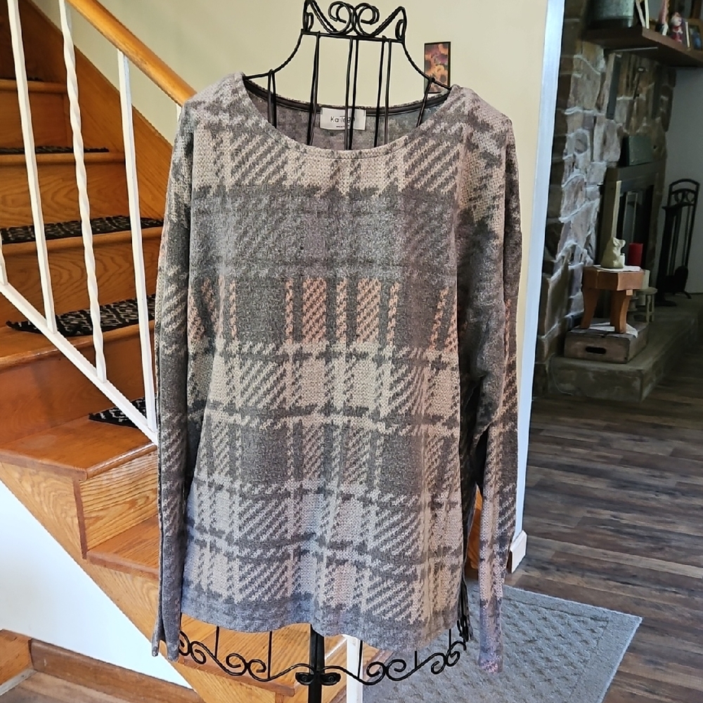 👚Kaileigh Gray Plaid Crew Neck Sweater